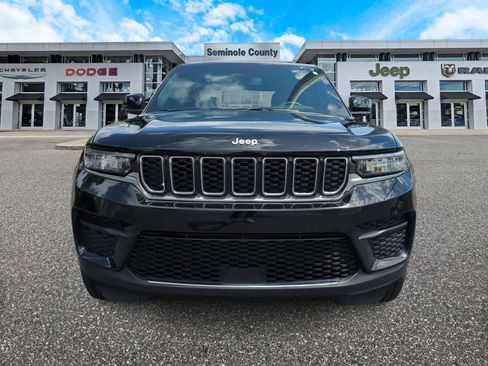 Certified 2024 Jeep Grand Cherokee Laredo X w/ Trailer Tow Package AWD/4WD image 3