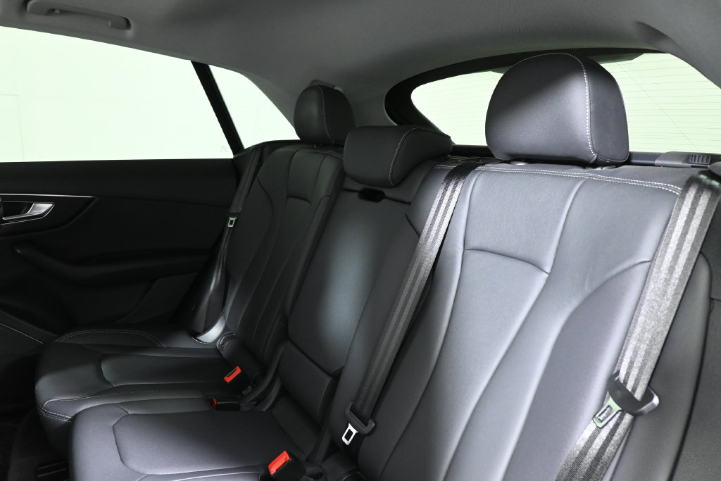 Used 2023 Audi Q8 Premium AWD/4WD image 4