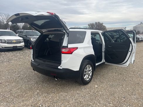 Used 2021 Chevrolet Traverse LT image 37