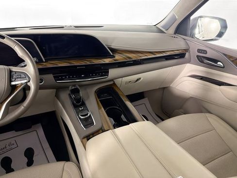 Used 2023 Cadillac Escalade ESV Premium Luxury Platinum image 25