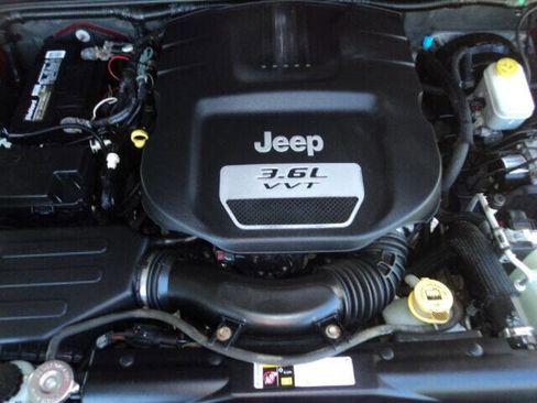 Used 2012 Jeep Wrangler Unlimited Sahara w/ Connectivity Group image 12