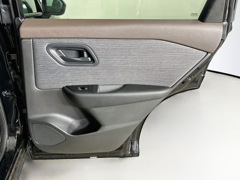 Used 2023 Nissan Rogue S AWD/4WD image 28