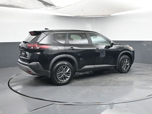 Used 2023 Nissan Rogue S image 5