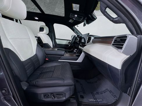 Used 2025 Toyota Sequoia Capstone image 32