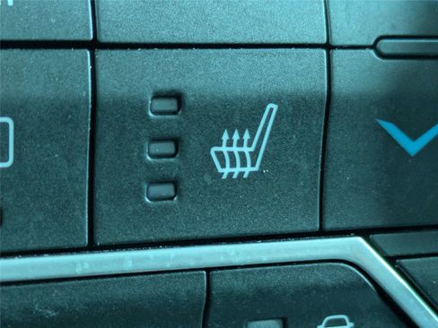 Used 2025 Jeep Wrangler Unlimited Sahara w/ Safety Group AWD/4WD image 24