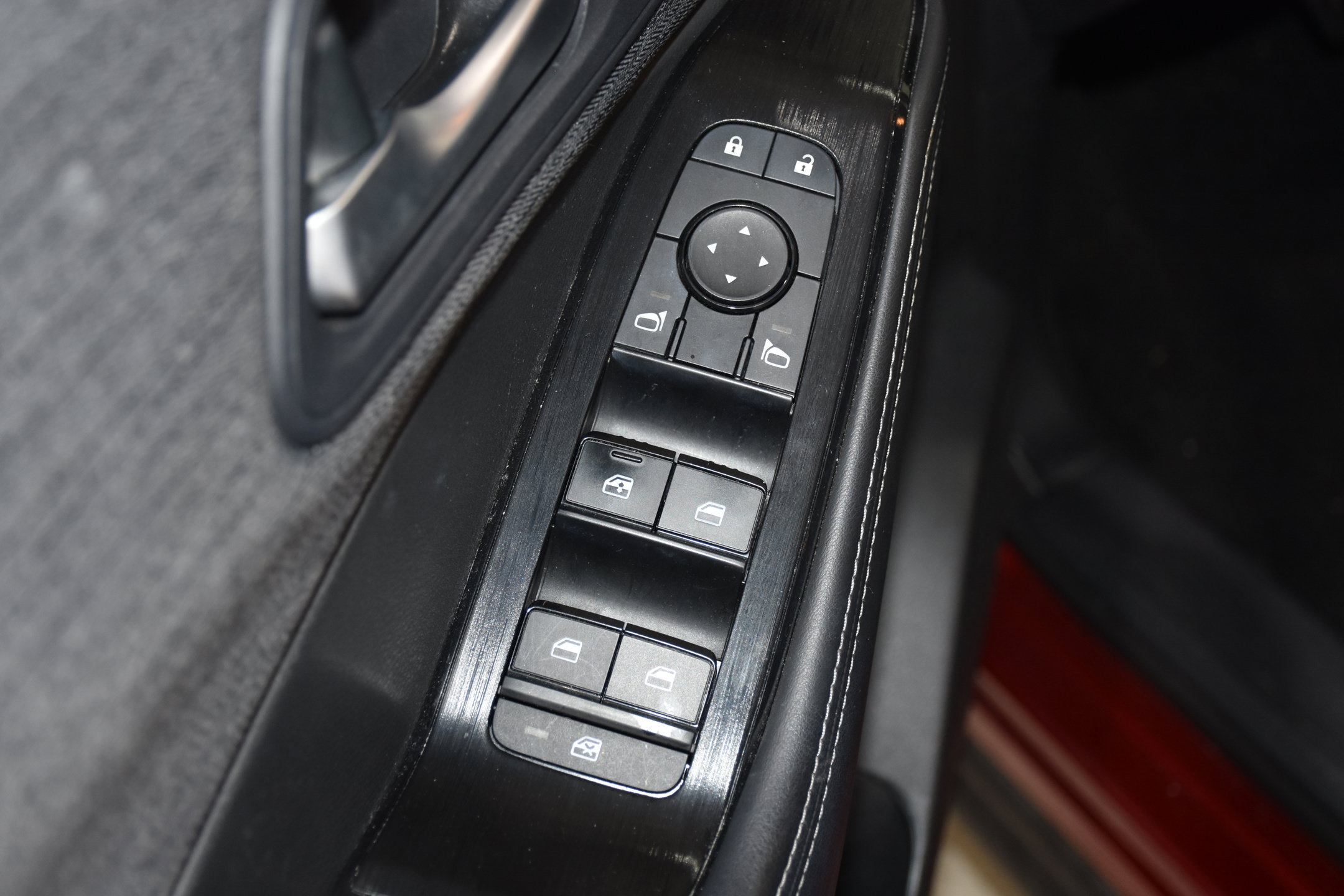 Used 2022 Nissan Rogue SV AWD/4WD image 25