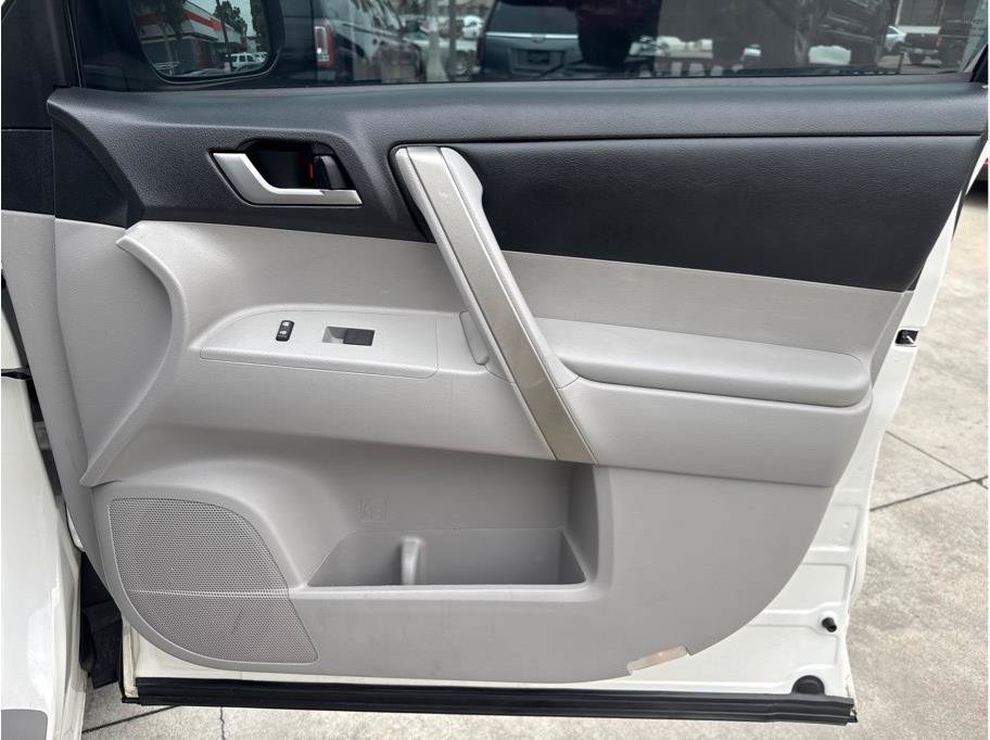 Used 2013 Toyota Highlander SE FWD image 27