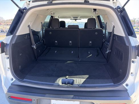 Used 2022 Nissan Pathfinder SV image 31