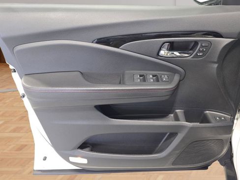 Used 2022 Honda Pilot Black Edition image 9