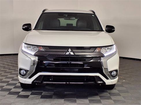 Used 2022 Mitsubishi Outlander LE image 2