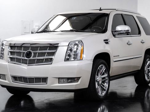 Used 2013 Cadillac Escalade Platinum RWD image 9