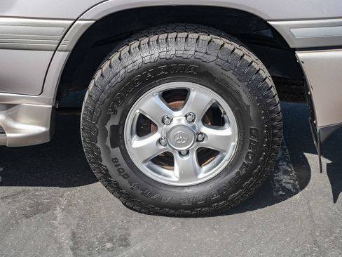 Used 2001 Toyota Land Cruiser AWD/4WD image 10