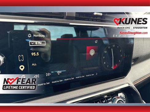 Used 2025 GMC Sierra 2500 AT4 image 31