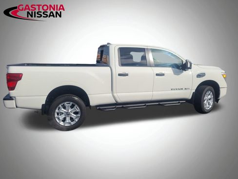 Used 2024 Nissan Titan SV w/ SV Convenience Package image 17