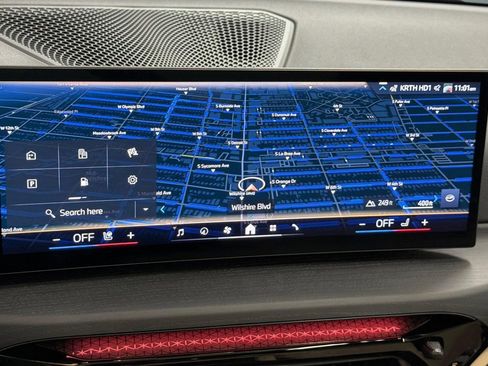 Used 2025 BMW 330i Sedan w/ Convenience Package image 24