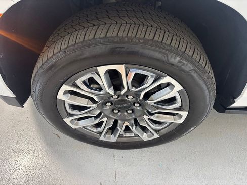 Used 2023 GMC Yukon XL Denali Ultimate image 13