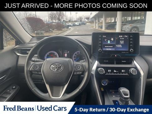 Used 2021 Toyota Venza LE image 8