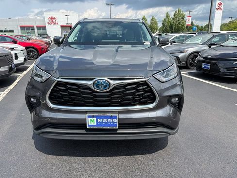 Used 2023 Toyota Highlander Limited AWD/4WD image 2