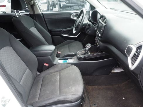 Used 2022 Kia Soul LX image 24
