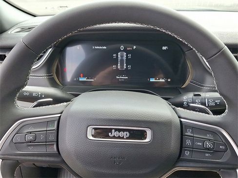 New 2025 Jeep Grand Cherokee 4WD image 16