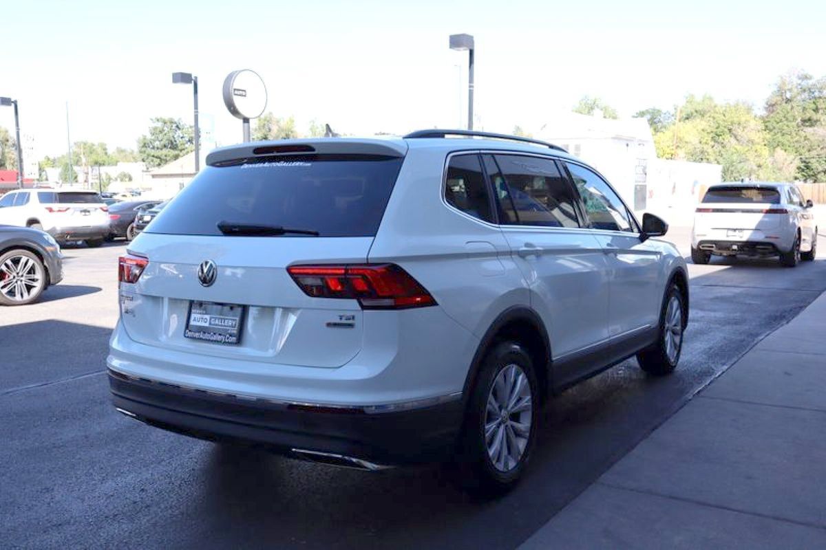 Used 2018 Volkswagen Tiguan SE w/ Panoramic Sunroof Package AWD/4WD image 5