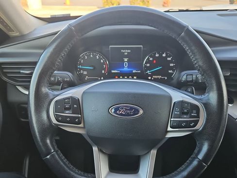 Used 2020 Ford Explorer XLT image 18