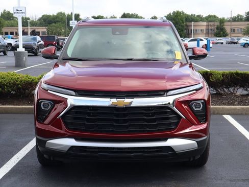 Used 2024 Chevrolet TrailBlazer LT w/ LT Cold Weather Package FWD image 2