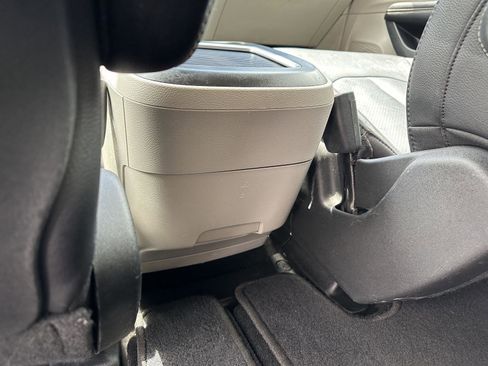 Used 2022 Chrysler Pacifica Touring-L FWD image 15