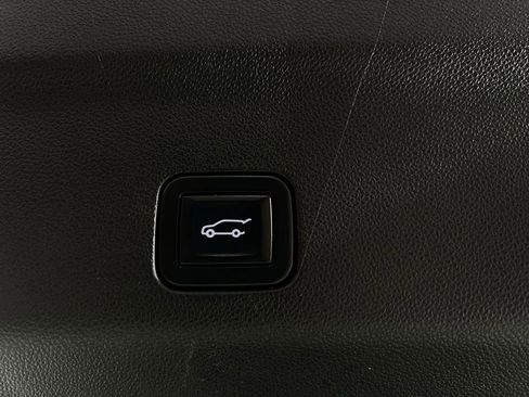 Used 2022 GMC Yukon AT4 w/ Technology Package image 31