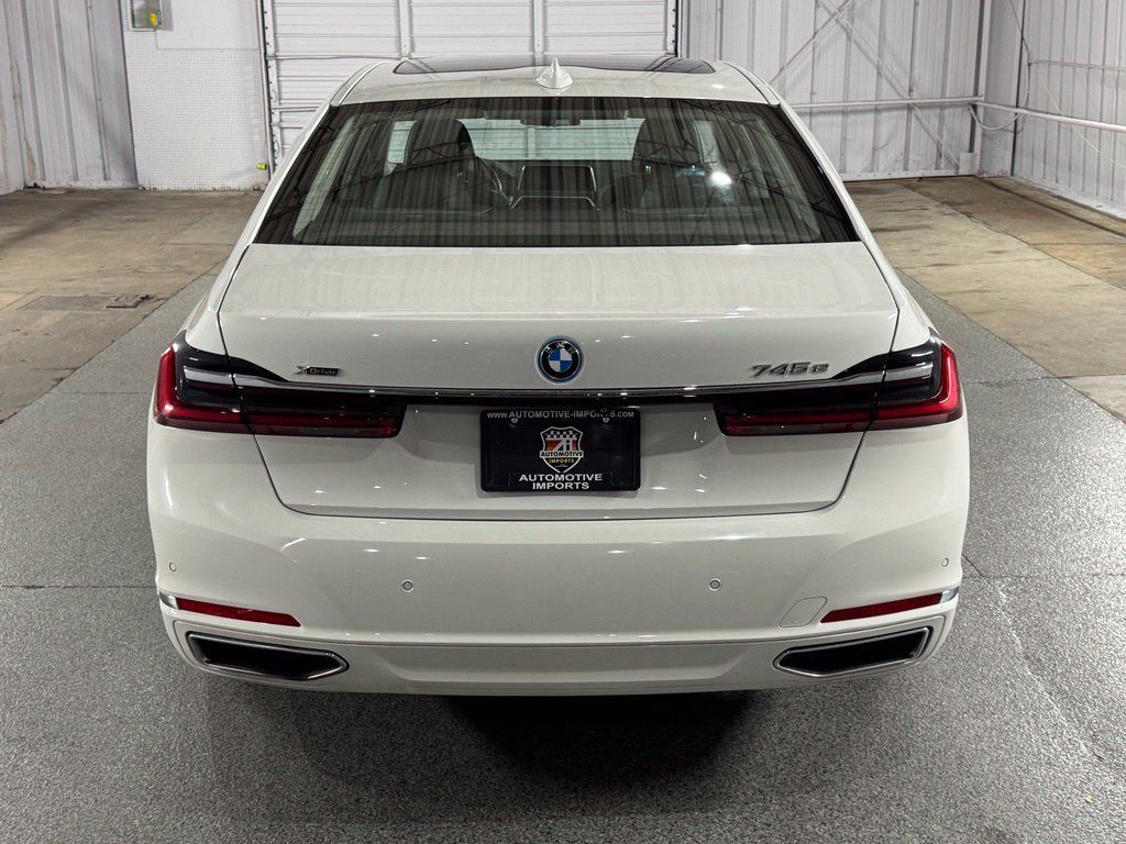 Used 2022 BMW 745e xDrive AWD/4WD image 10