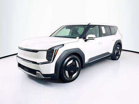 Used 2024 Kia EV9 Light Long Range image 3