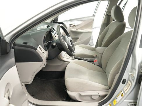 Used 2013 Toyota Corolla LE FWD image 34