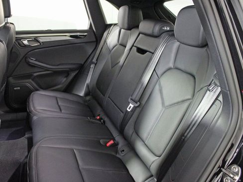 Certified 2026 Porsche Macan AWD/4WD image 35