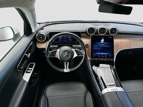 Used 2024 Mercedes-Benz GLC 300 image 24