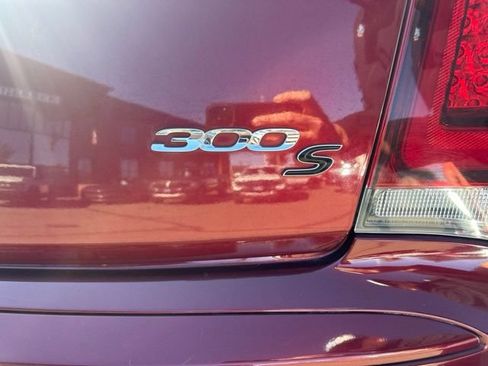 Used 2019 Chrysler 300 S AWD/4WD image 9