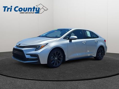 Certified 2025 Toyota Corolla SE FWD image 3