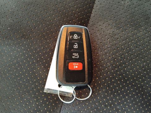 Used 2017 Toyota Camry XSE w/ Moonroof Package image 32