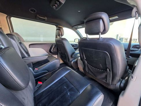 Used 2018 Dodge Grand Caravan SXT image 15