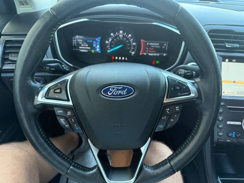 Used 2019 Ford Fusion Titanium FWD image 18