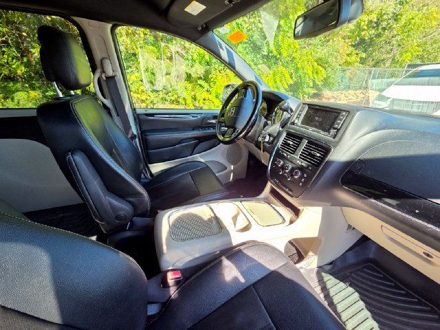Used 2020 Dodge Grand Caravan SXT FWD image 26