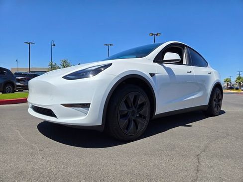 Used 2024 Tesla Model Y 2WD image 2