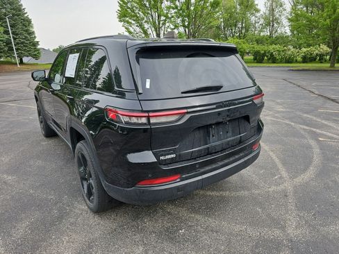 Used 2023 Jeep Grand Cherokee Limited w/ Black Appearance Package AWD/4WD image 3