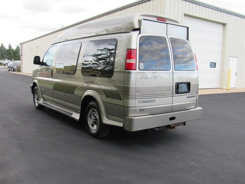 Used 2004 Chevrolet Express 2500 RWD image 8