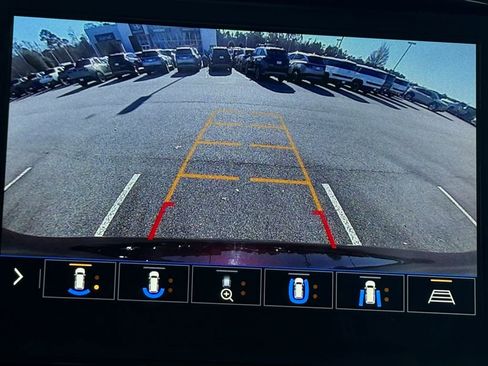 Used 2020 Chevrolet Traverse LT w/ LT Premium Package image 16