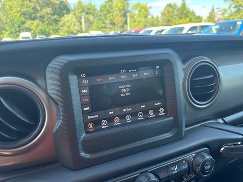 Used 2018 Jeep Wrangler Unlimited Sport S AWD/4WD image 17
