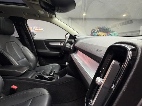 Used 2019 Volvo XC40 T5 Momentum AWD/4WD image 37