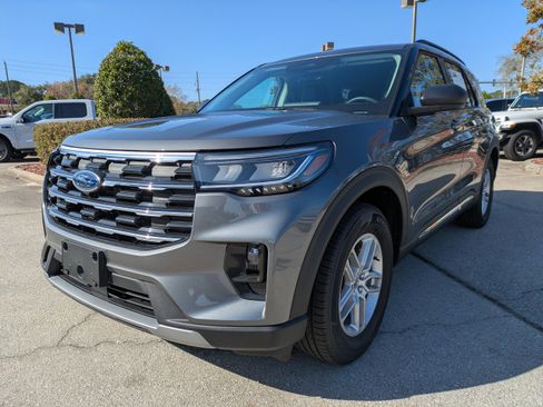 Certified 2025 Ford Explorer Active w/ Active Comfort Package image 8