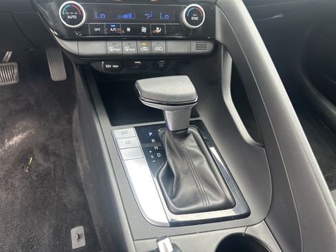 Used 2024 Hyundai Elantra SEL FWD image 29