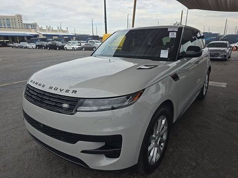 Used 2025 Land Rover Range Rover Sport SE AWD/4WD image 2