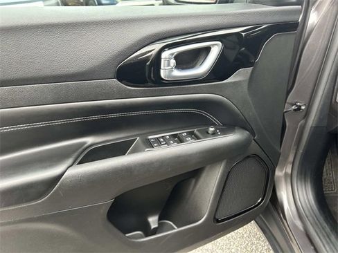 Used 2022 Jeep Compass Altitude image 19